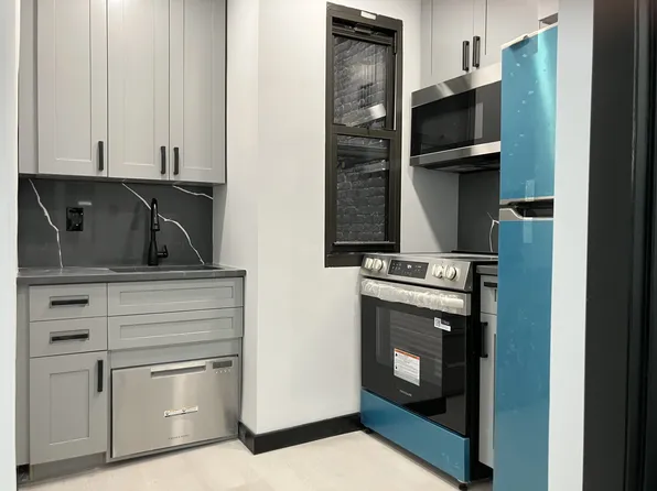 231 East 4th Street image 3 of 4