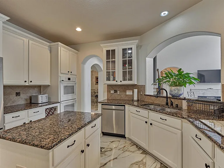 18 Wyckham Cir — Photo 13