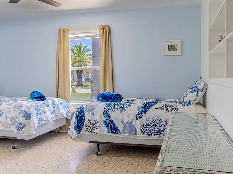 416 Sunset Dr — Photo 37