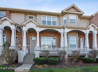 6033 River Bend Dr, Lisle, IL 60532