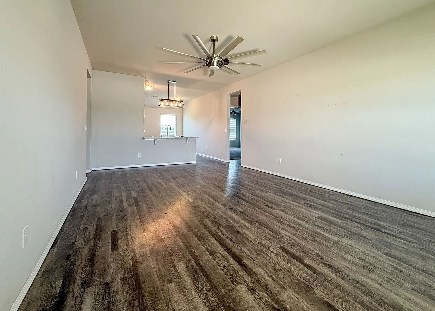 4 Bedrooms | 2 Bathrooms | 2 Car Garage | Newcastle Schools — Photo 4