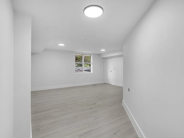 601 NE 23rd St #4 — Photo 7