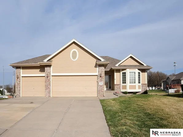 9522 Valley Road Cir, La Vista, NE 68128