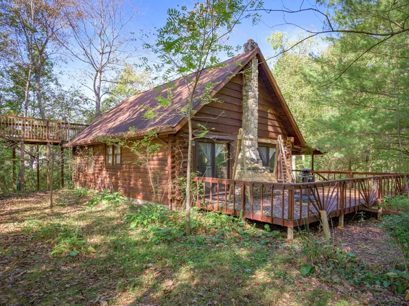 7530 N Base Rd, North Vernon, IN 47265