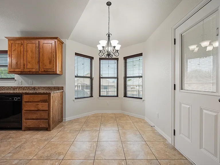 1037 Inverness Dr — Photo 6