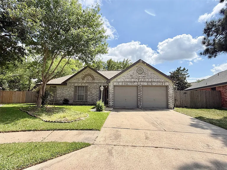 17407 Chamberlain Dr — Photo 5