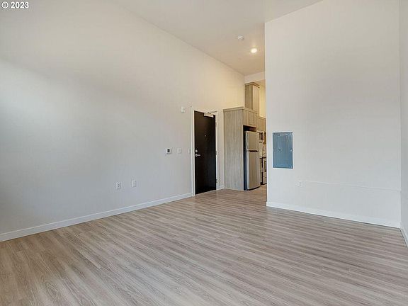 4th image of 4738 SE Belmont St #82780c09d
