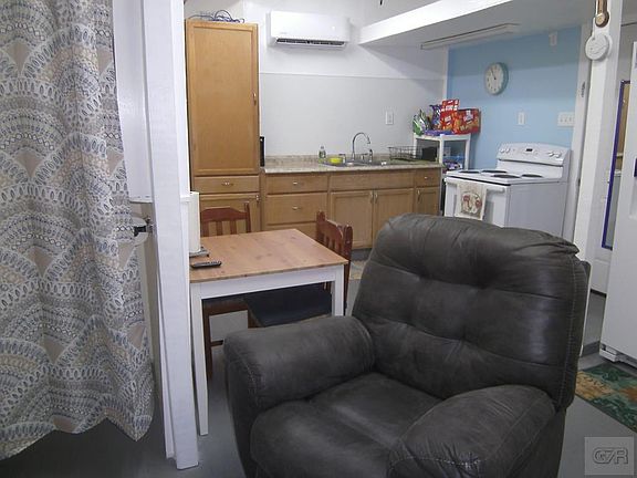 4th image of 6104 Heards Ln