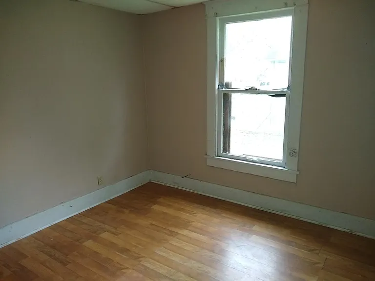 1021 N F St — Photo 7