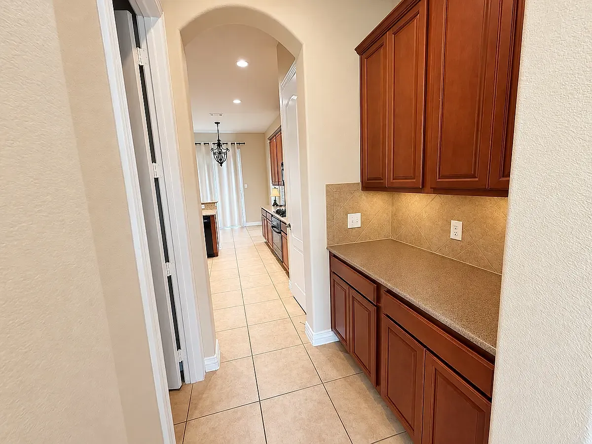 3 bed, 2.5 bath, 2180 sqft, $3,025 — Photo 4