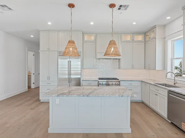 136 W Cotter Ave #10, Pt Aransas, TX 78373