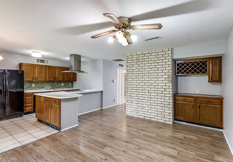7504 Portman Ave — Photo 4