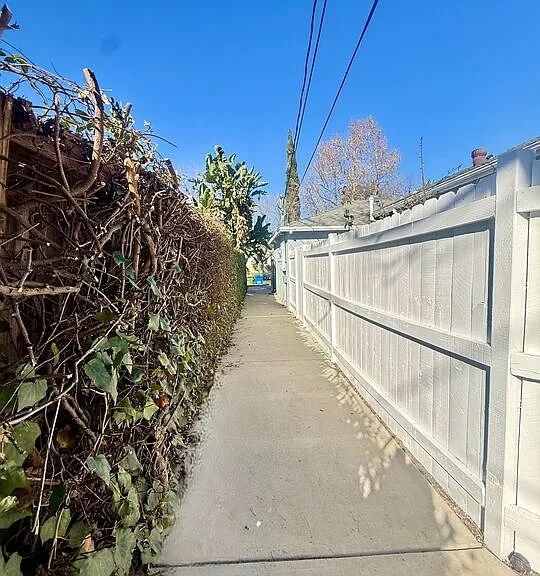 18002 Collins St — Photo 14