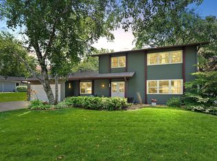 1064 Sprucewood Dr, Woodbury, MN 55125