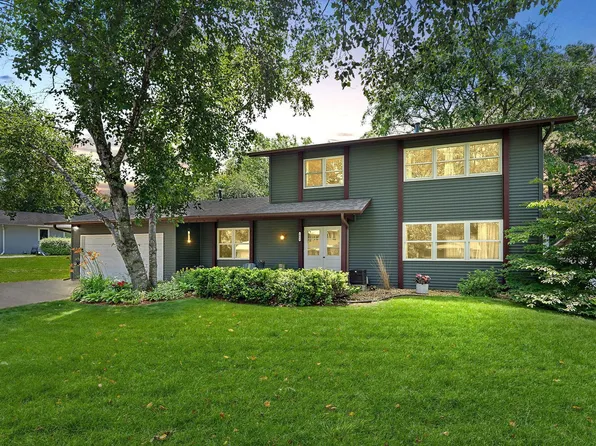 1064 Sprucewood Dr, Woodbury, MN 55125
