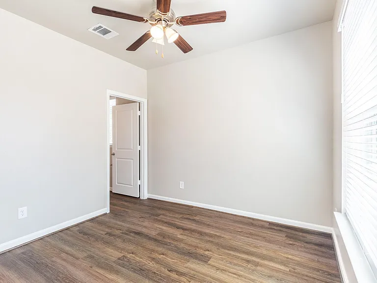 135 Park Place Cir #B — Photo 12