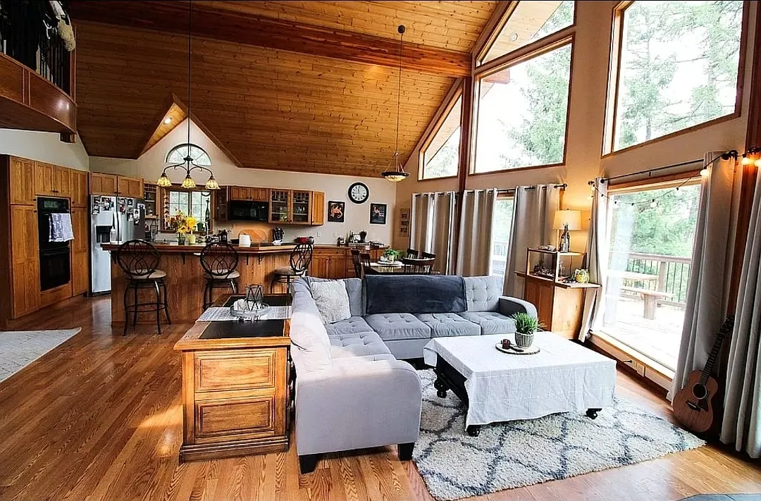 4 bed, 2716 sqft, $3,000 — Photo 3