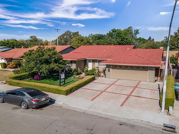 2nd image of 3735 Eastwood Cir