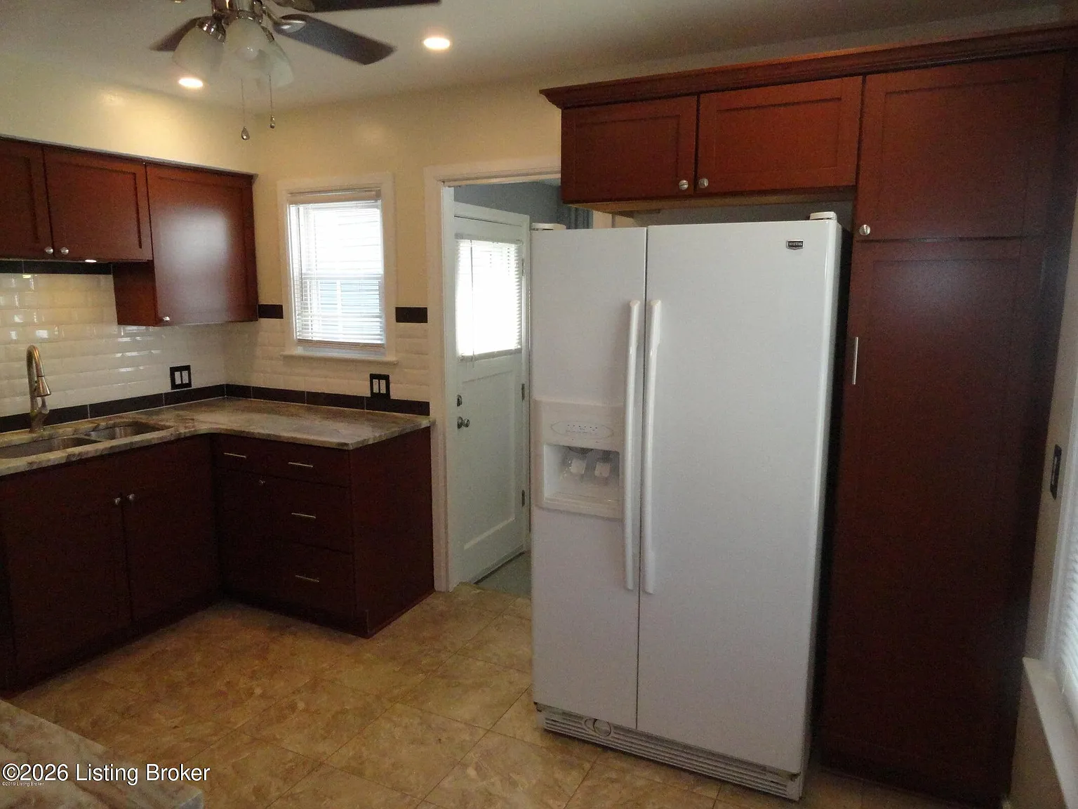 2 bed, 1.0 bath, 1130 sqft, $2,000 — Photo 3