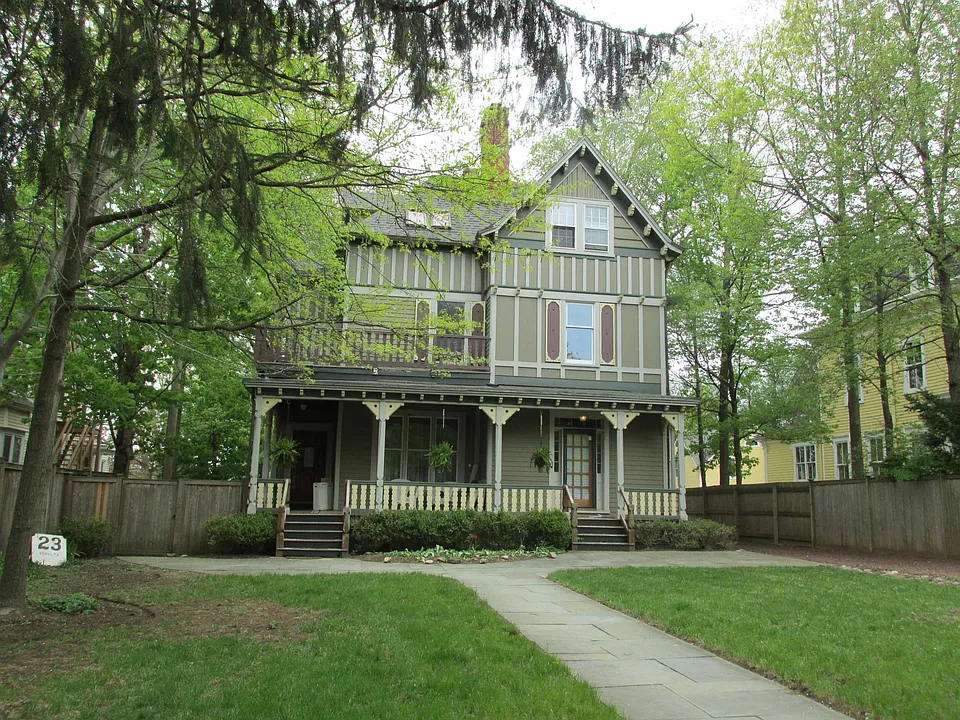 23 Franklin Pl