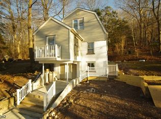 45 Lyons Rd, Oak Ridge, NJ 07438