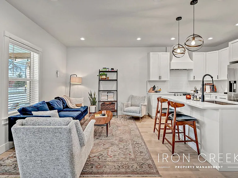 2928 W Davis St — Photo 4