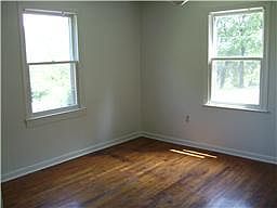 4th image of 110 Due West Ave