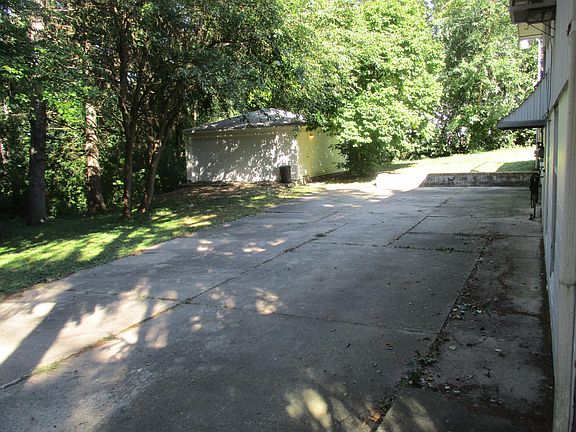 3rd image of 8 Clairmont Ave