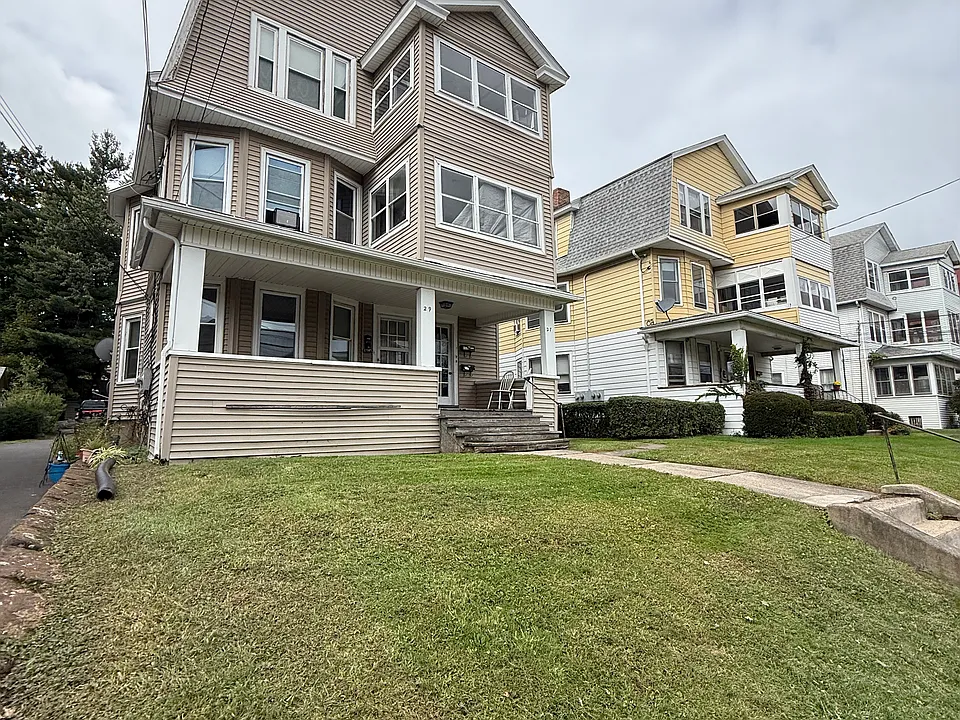 27 Kingston St #1