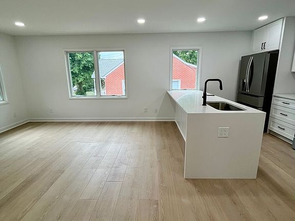 4th image of 1411 Chesapeake St