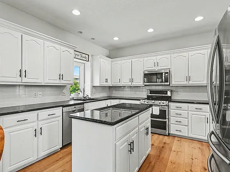 18328 Polk St — Photo 5