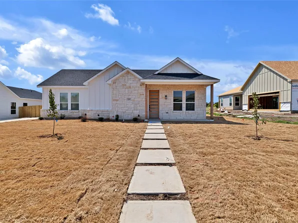 1210 Gannon Ln, Desoto, TX 75115