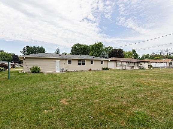 2nd image of 1116 N Claremont Dr