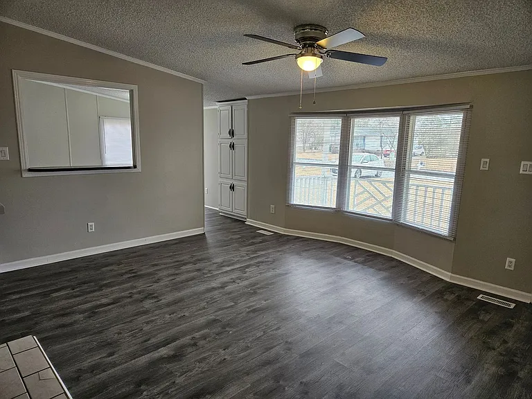 15 Liberty Ln — Photo 3