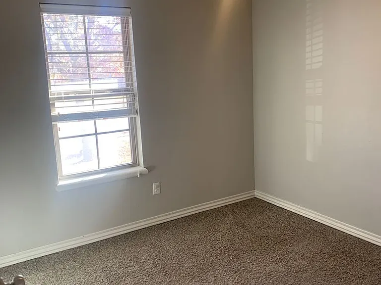 517 Post Oak Ln — Photo 25