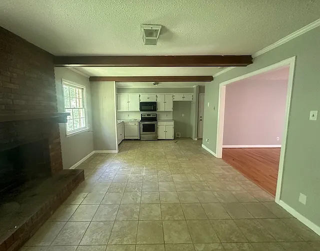 3 bed, 1246 sqft, $1,700 — Photo 2