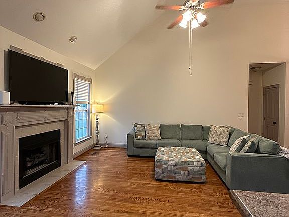 5th image of 260 Hunting Ridge Cir