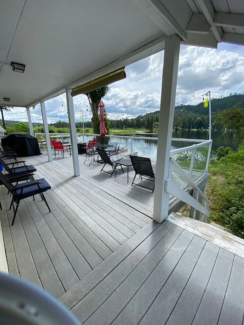 Cabin on the Lake!! Fully furnished 5-bedroom home on Sacheen Lake. — Photo 4