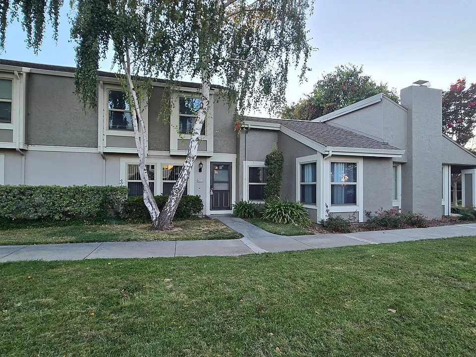 4275 Dry Bed Ct
