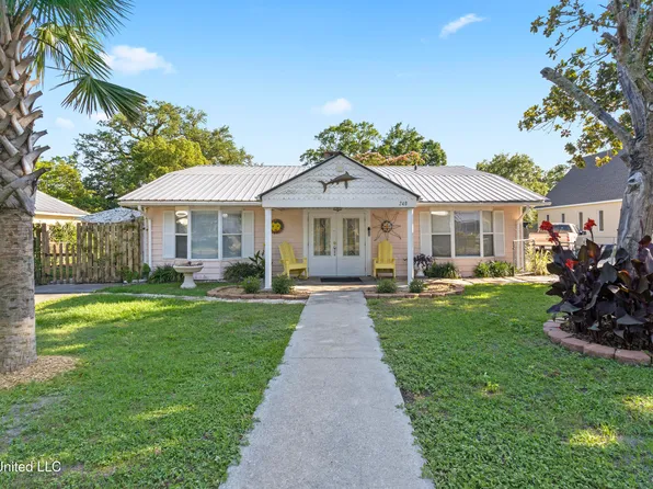 240 Sycamore St, Bay Saint Louis, MS 39520