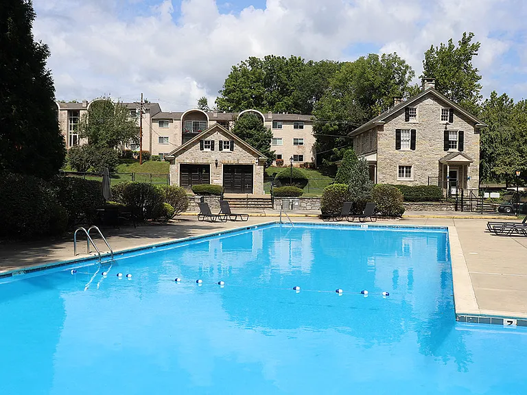 Wynnewood Park Apartments — Photo 3