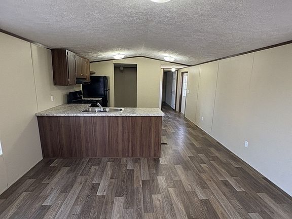 3rd image of 23 Imperial Valley Dr