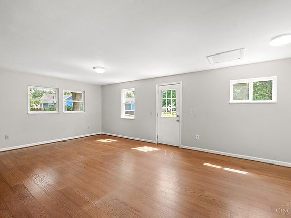 4th image of 325 Center St