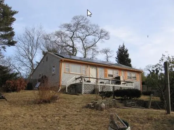 4 Midland Ave, Tisbury, MA 02568
