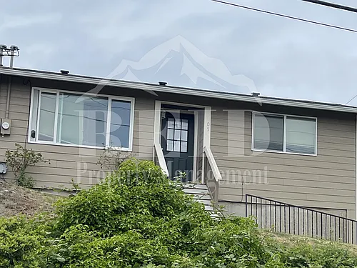 1054 Callahan Dr Photo 1