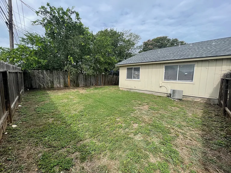 7603 Woodstone Cv #B — Photo 20