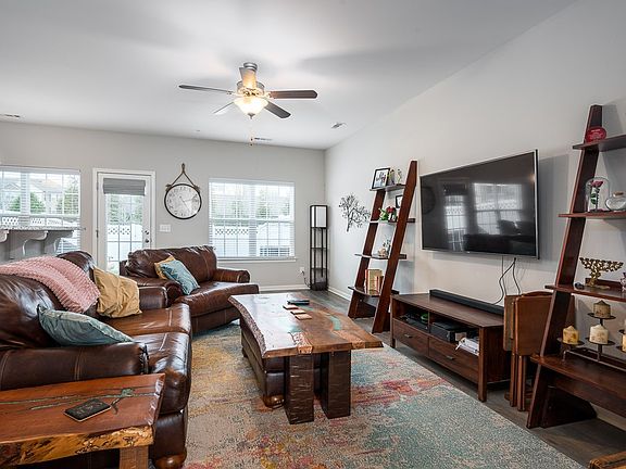 5th image of 209 Dursley Ln