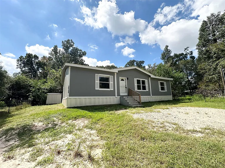 18143 Breezy Dr — Photo 7