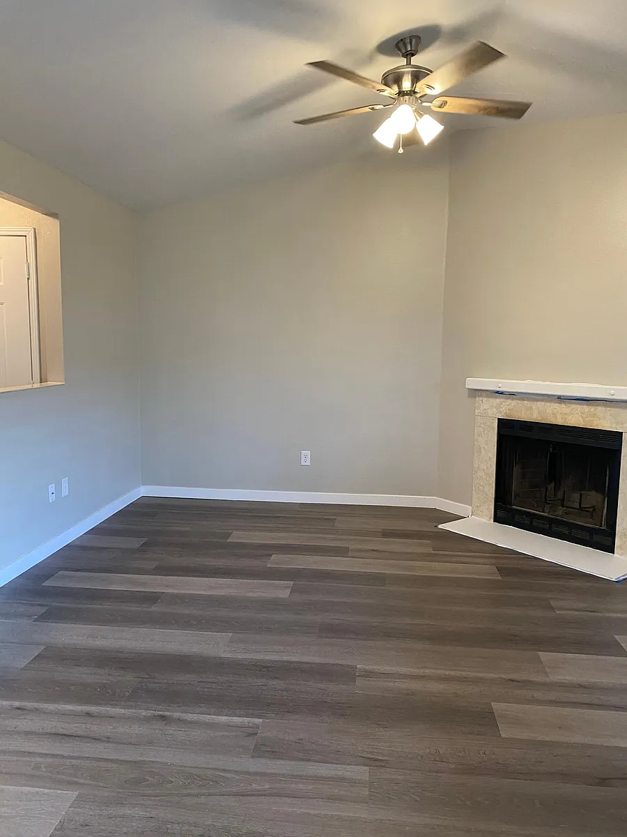 Building Photo - 6877 W Susan Ln #202