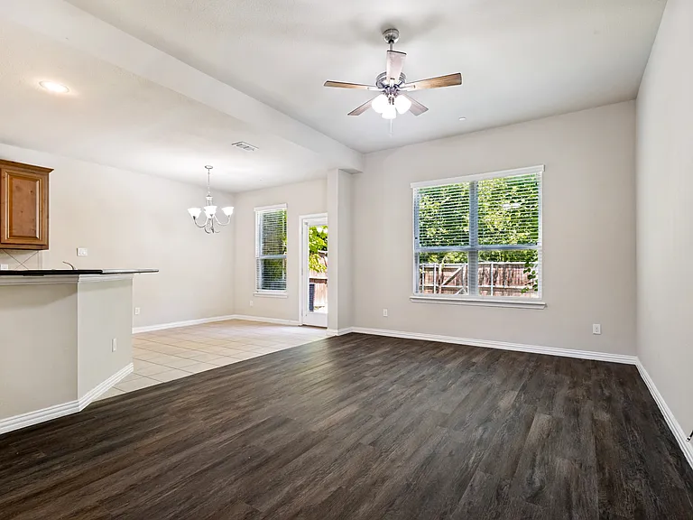 241 Barrington Ln — Photo 5